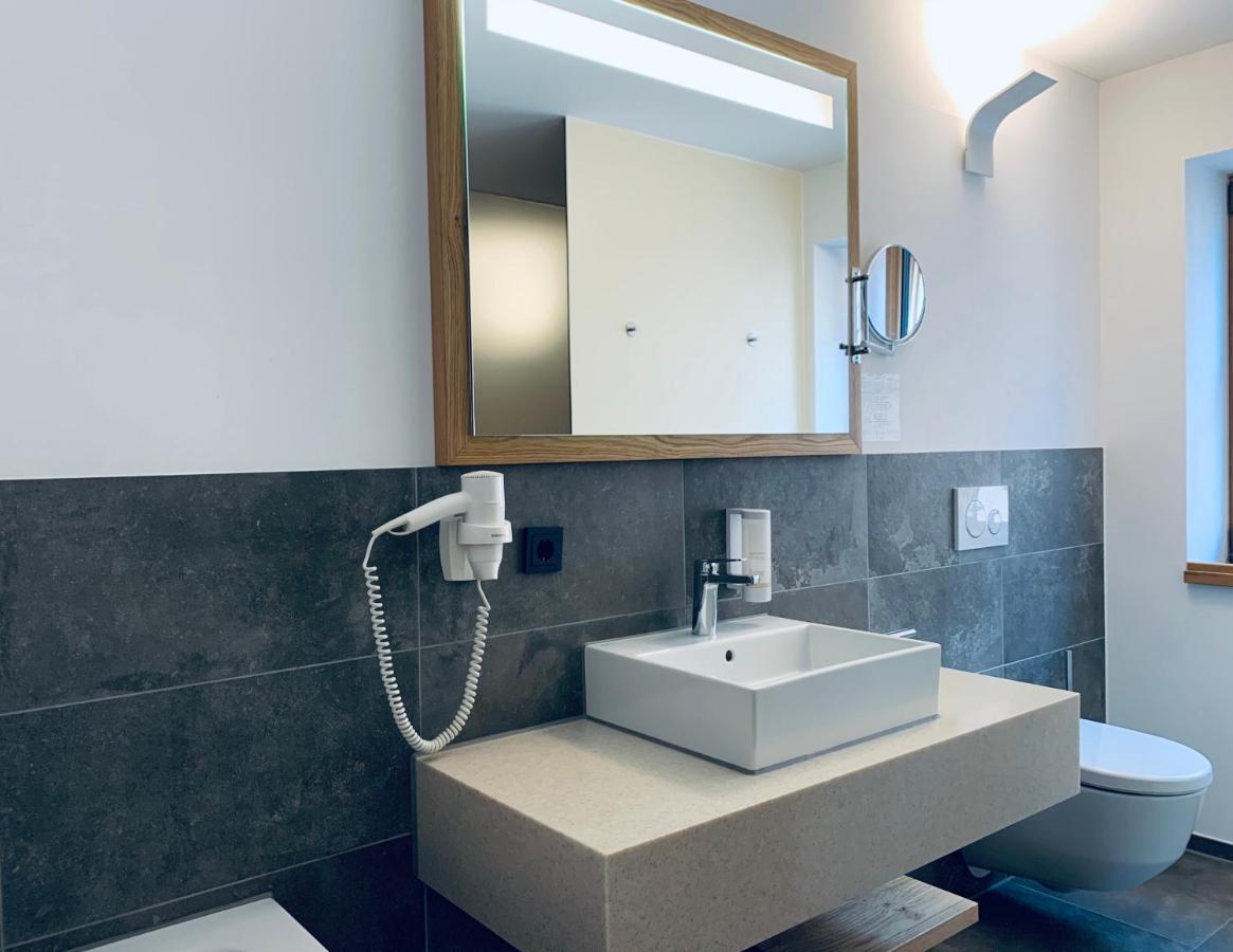 Stadthotel Kachelofen Krumbach Eksteriør billede
