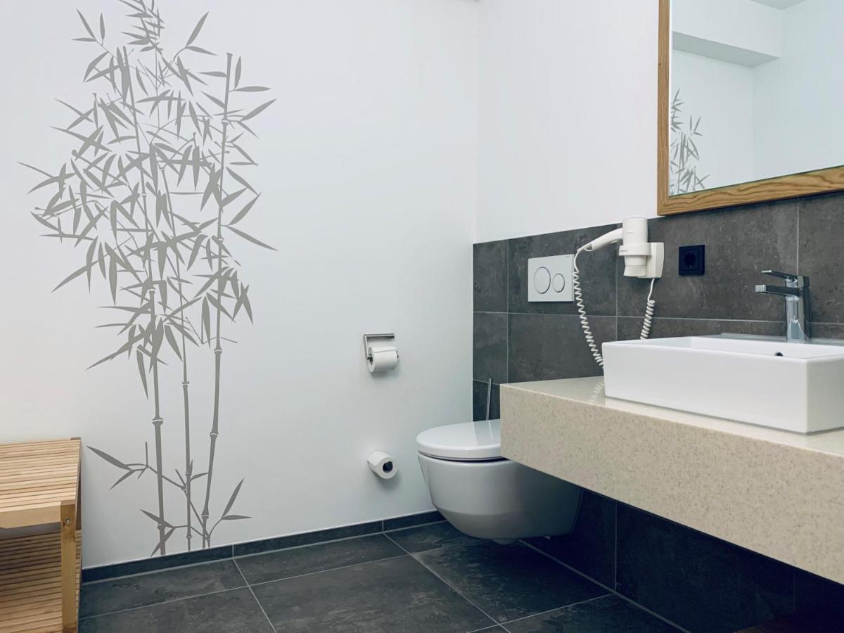 Stadthotel Kachelofen Krumbach Eksteriør billede
