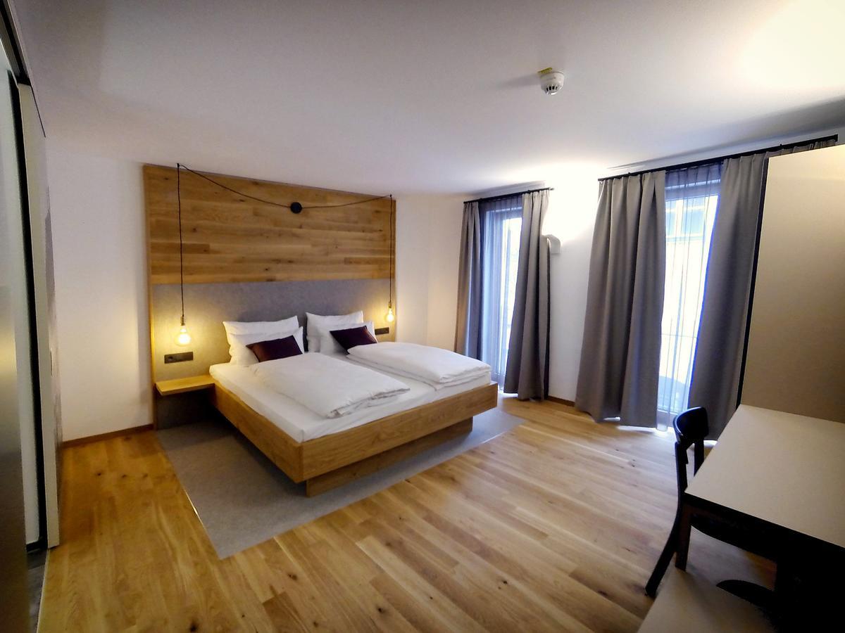 Stadthotel Kachelofen Krumbach Eksteriør billede