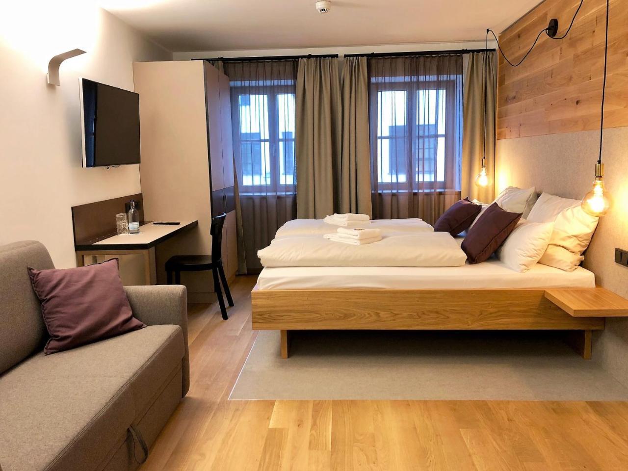 Stadthotel Kachelofen Krumbach Eksteriør billede